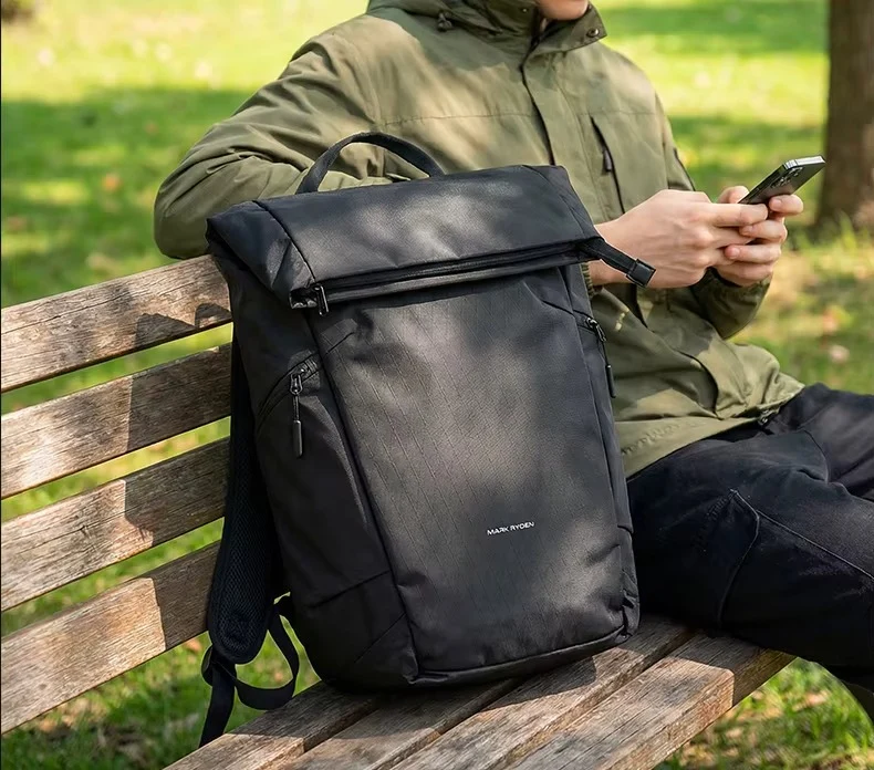 NEXUS: Erweiterbarer Laptop-Rucksack mit Rollverschluss