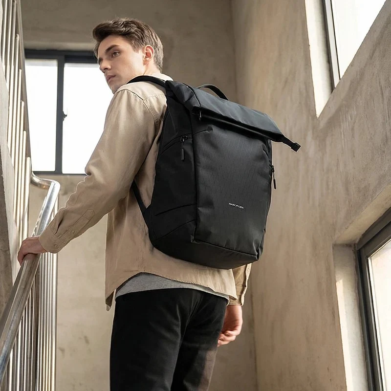 NEXUS: Erweiterbarer Laptop-Rucksack mit Rollverschluss