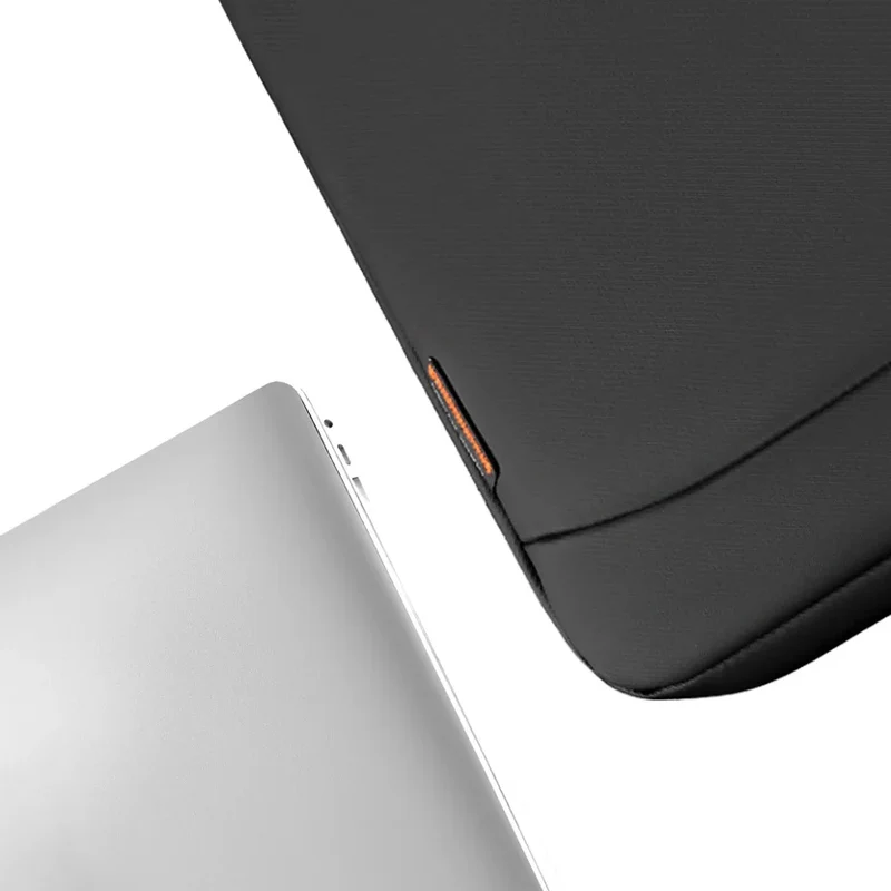 LINEAR: Schützende Laptop-Hülle mit Polsterung