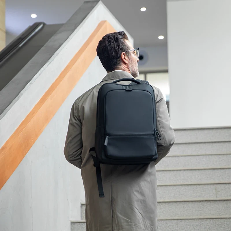 VIATOR: Wasserabweisender 15.6"-Laptop-Rucksack