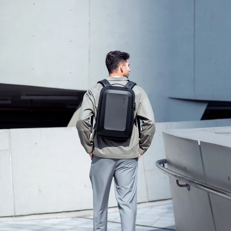 MEMPHIS: 15.6-Zoll-Business-Laptop-Rucksack mit TSA-Schloss und USB-Anschluss