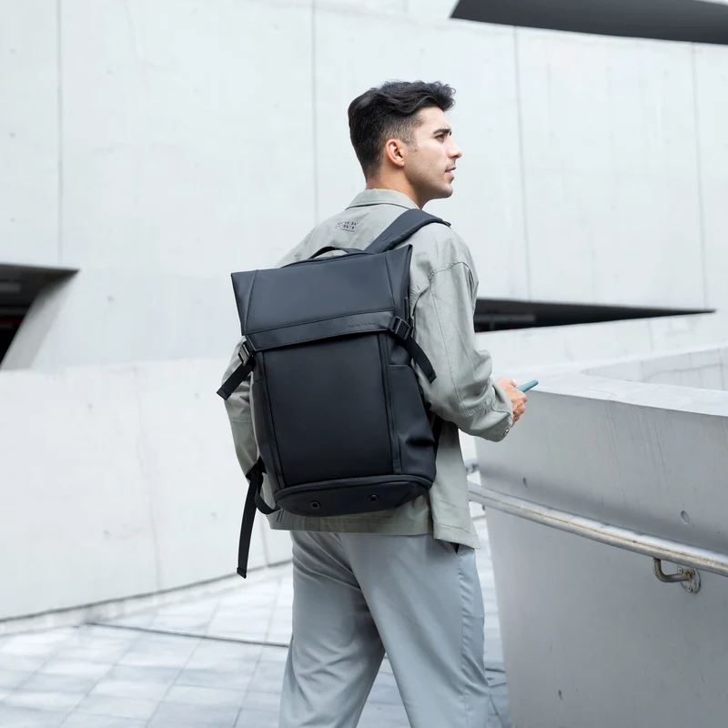 PHOENIX: Intelligenter Business-Reiserucksack mit 180°-Öffnung