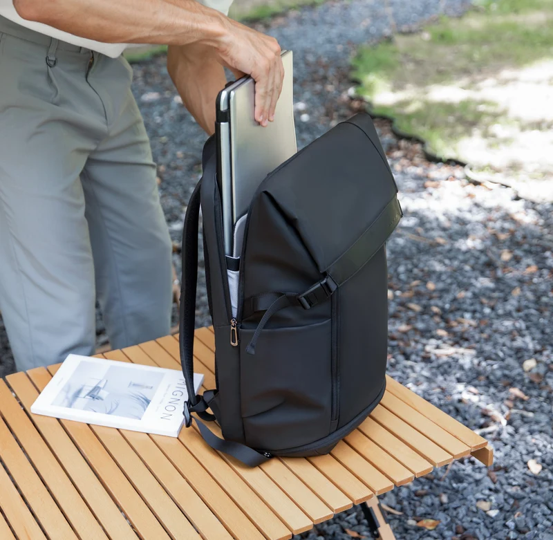 PHOENIX: Intelligenter Business-Reiserucksack mit 180°-Öffnung