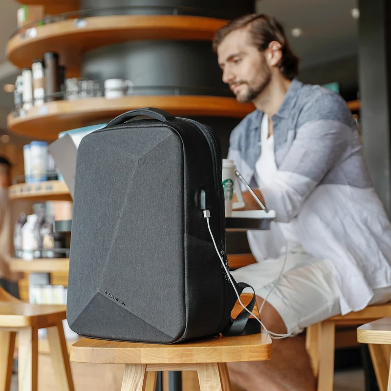 Retter: Diebstahlsicherer Laptop-Rucksack für 15.6-Zoll-Laptops