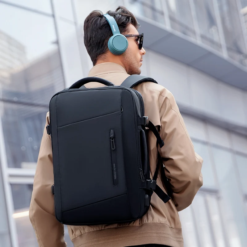 AVIATOR: 15.6" wasserabweisender Reiserucksack