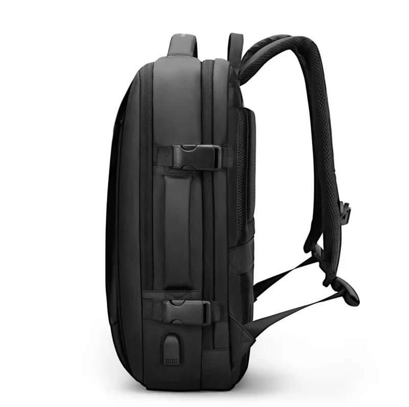 AVIATOR: 15.6" wasserabweisender Reiserucksack