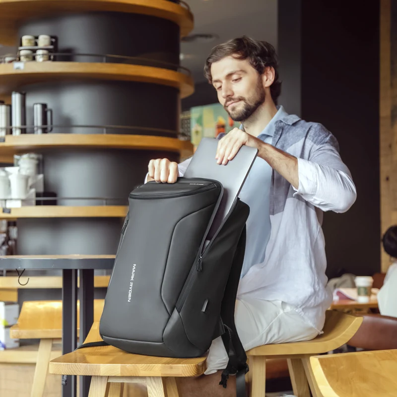 VOYAGER: Geräumiger, businesstauglicher Laptop-Rucksack