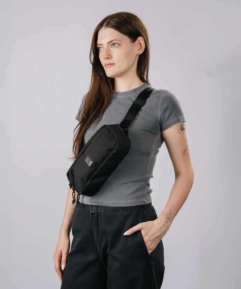 Chrome Kadet Micro Slingbag black xrf