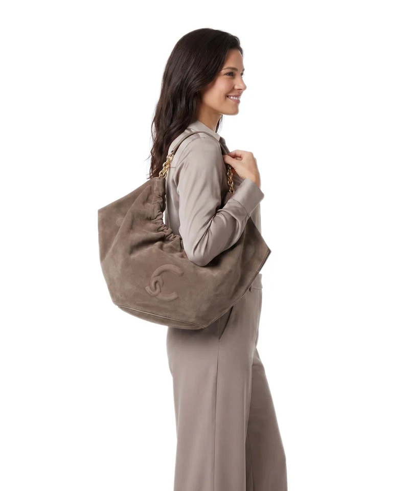 Coccinelle Smash Suede Beuteltasche warm taupe