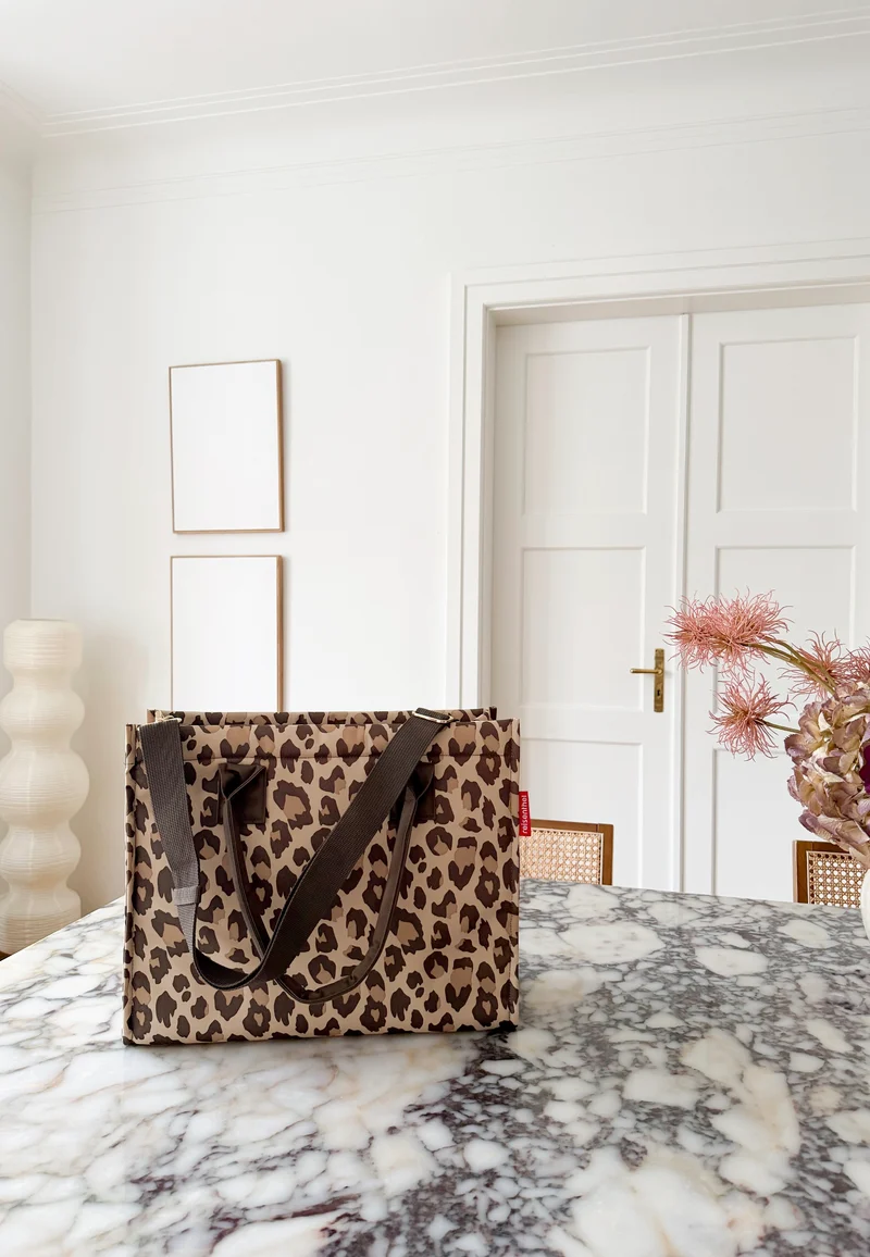 Daily Shopper Business Leo Macchiato - Tote Bag