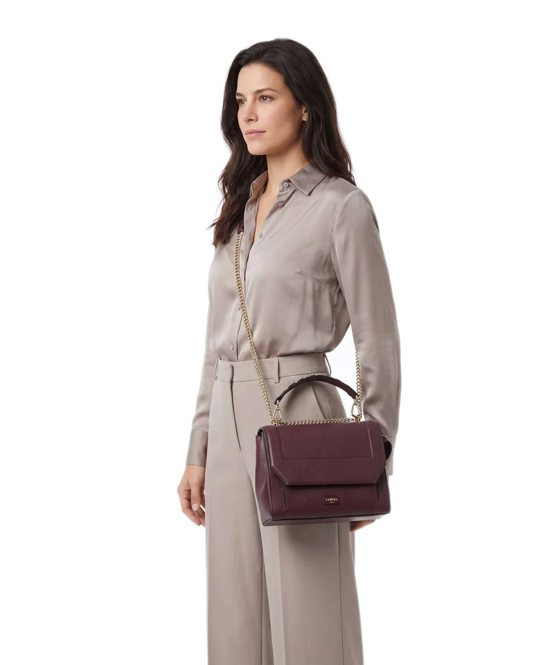 Lancel Ninon M Schultertasche cassis
