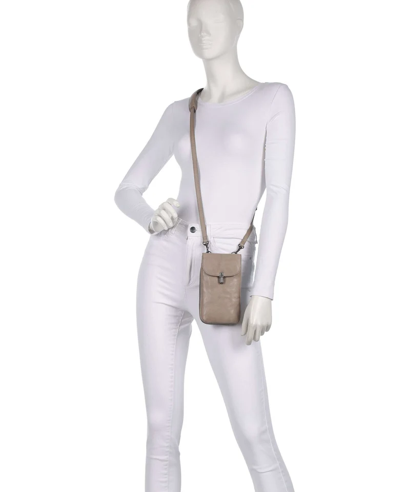 Aunts & Uncles Grandma's Luxury Club Mrs. Lemon Twist Handytasche roasted cashew