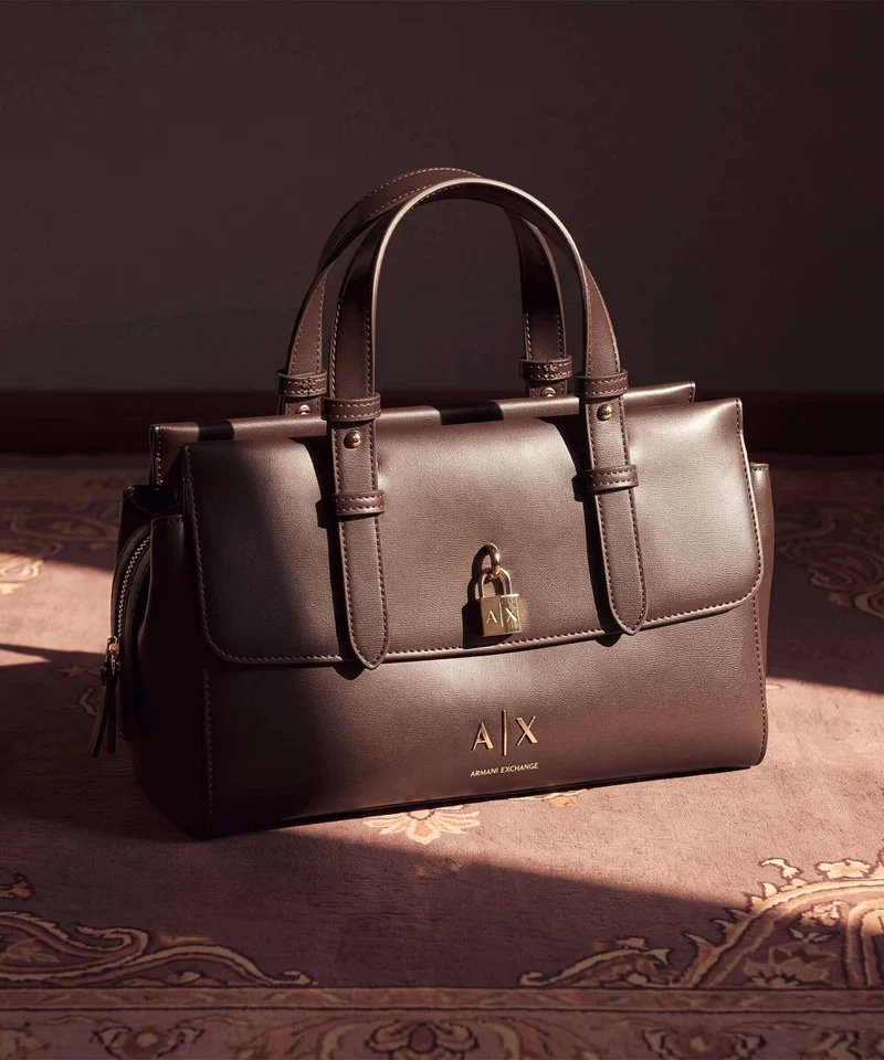 Armani Exchange Taylor M Handtasche antagonist