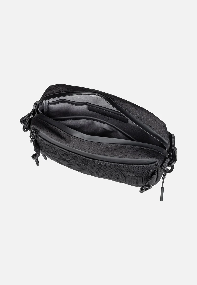 Banff Chestbag All Black - Crossbody Bag