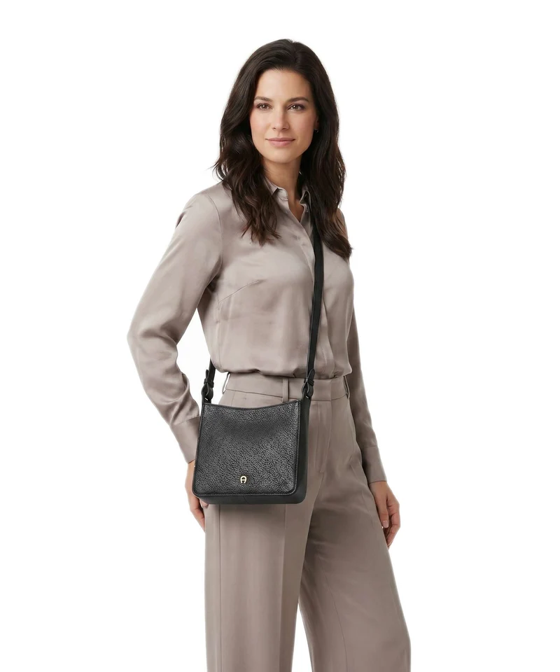 Aigner Pura S Umhängetasche black