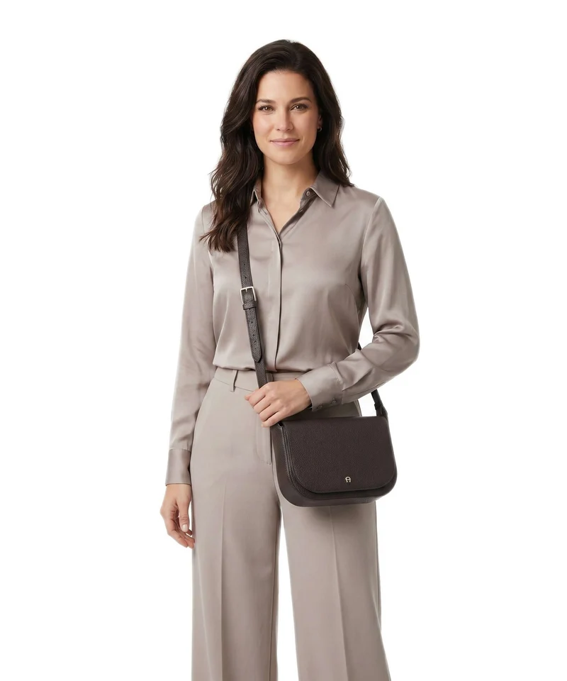 Aigner Pura M Umhängetasche soil brown