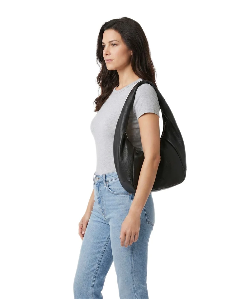 Liebeskind Farrah Small Pebble M Beuteltasche black