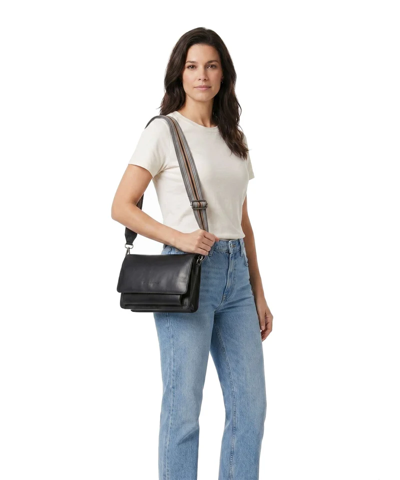 The Chesterfield Brand Wax Pull Up Cow Aviles Schultertasche black