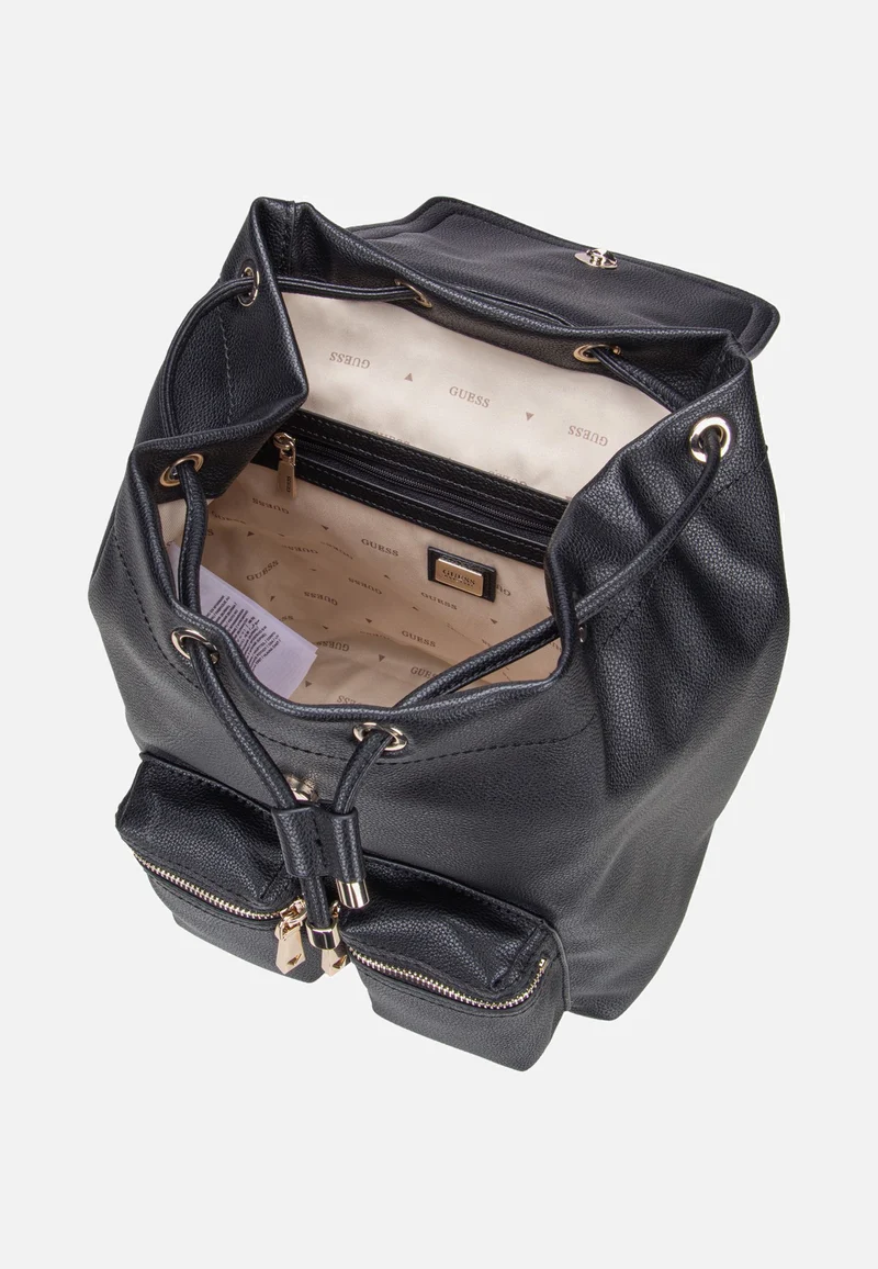 Manhattan II Flap Black - Rucksack