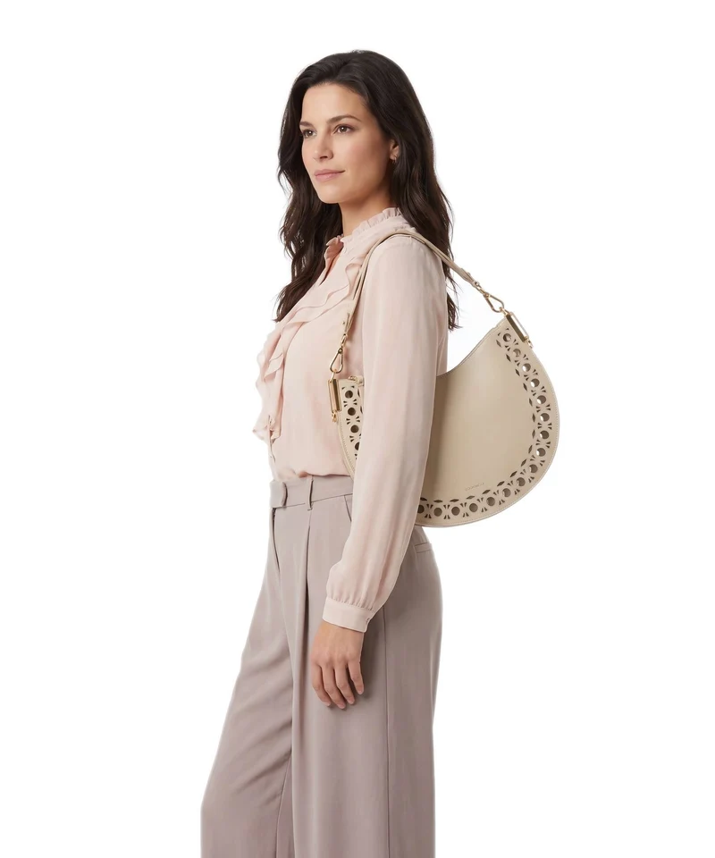 Coccinelle Sunup Monogram Sangallo Beuteltasche sandshell