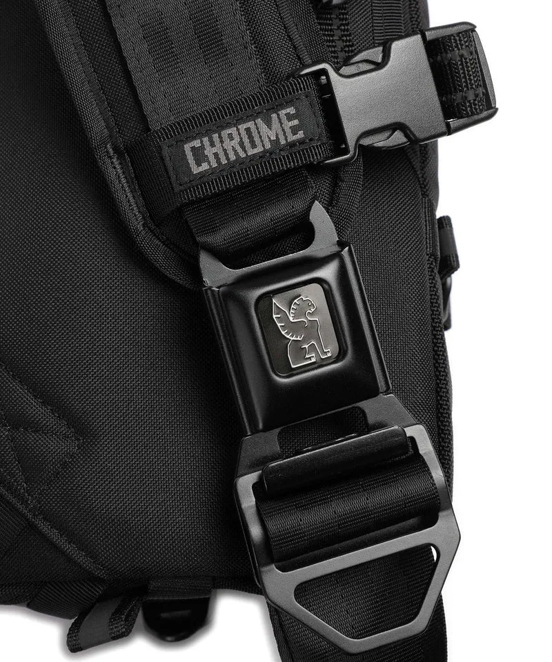 Chrome Kadet Slingbag black