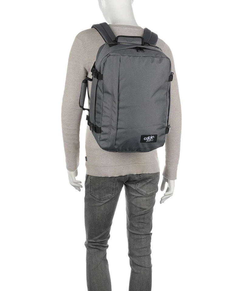 Cabin Zero Classic 36 Reiserucksack sunny day