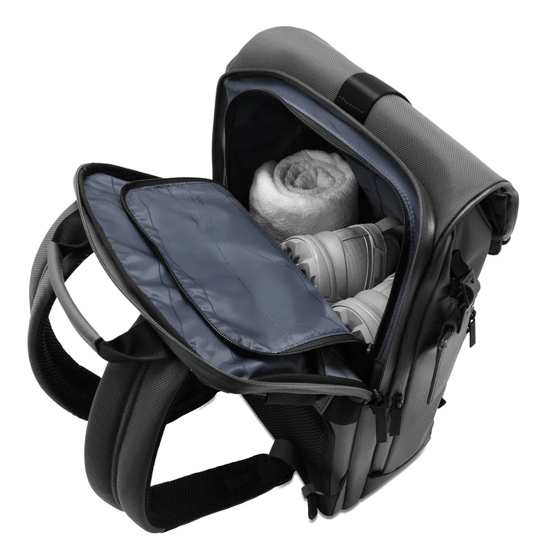 Midtown Flaptop Backpack / All Black / Recycled Nylon