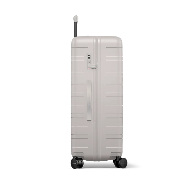 H7 Essential / Sand Grey / Premium Hard Shell / Check-In Size L / Essential