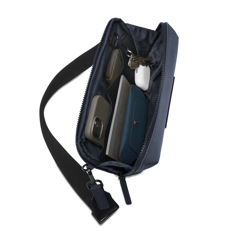 Gion Shoulder Bag / Night Blue / Recycled Nylon