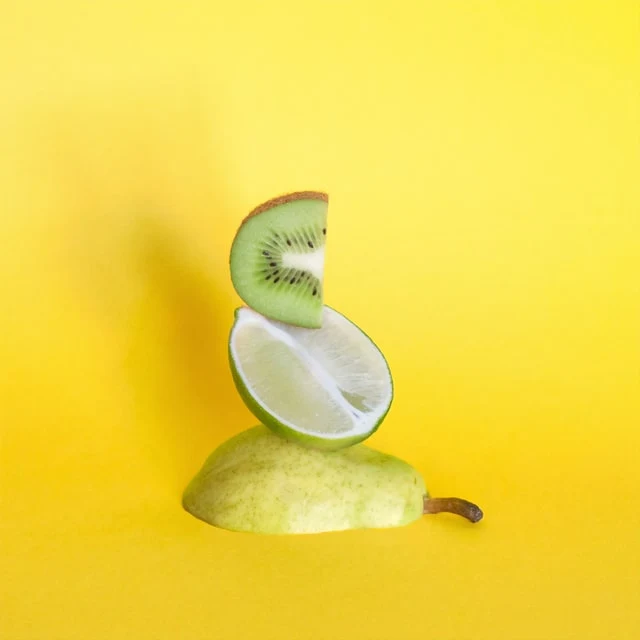 BIRNE-KIWI-LIMETTEN-KOMBINATION