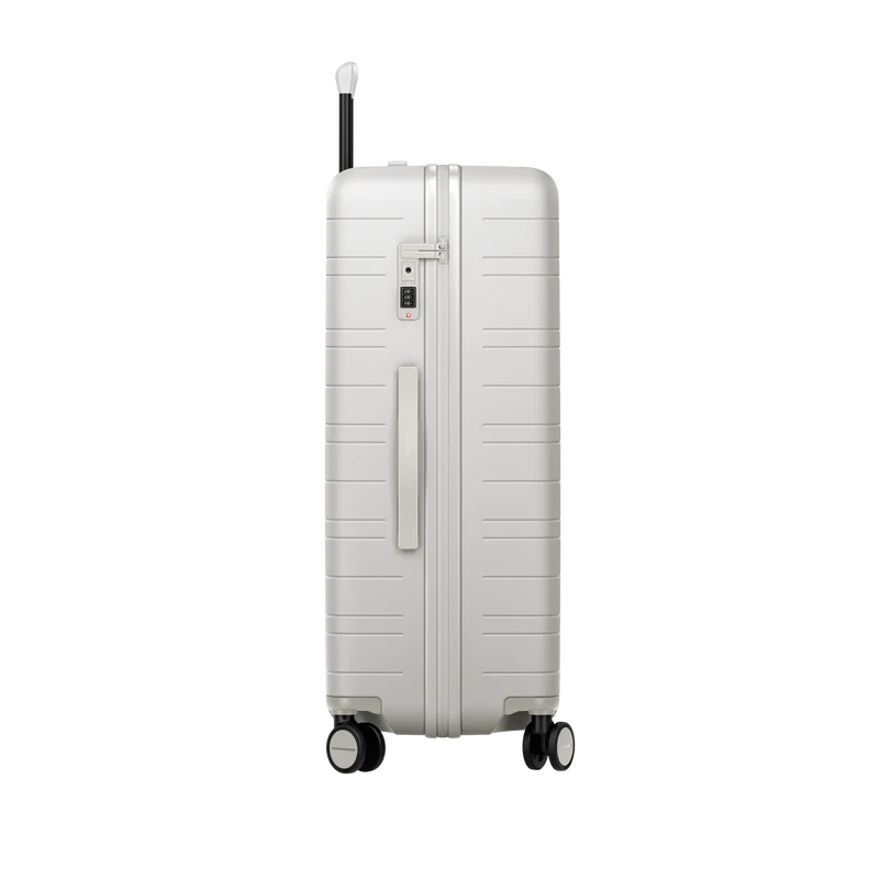 H7 / All White / Premium Multi Shell / Check-In Size L / Essential