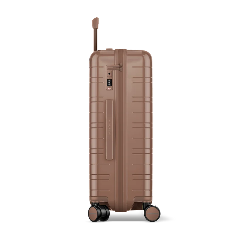 H6 / Glossy Mocha / Premium Hard Shell / Check-In Size M / RE