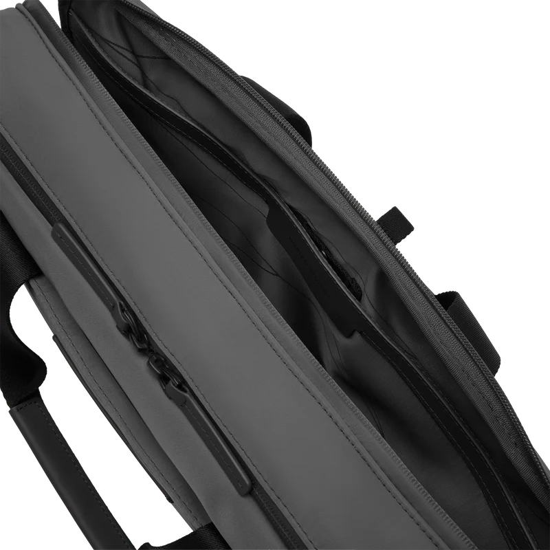 Gion Briefcase / All Black / Recycled Nylon