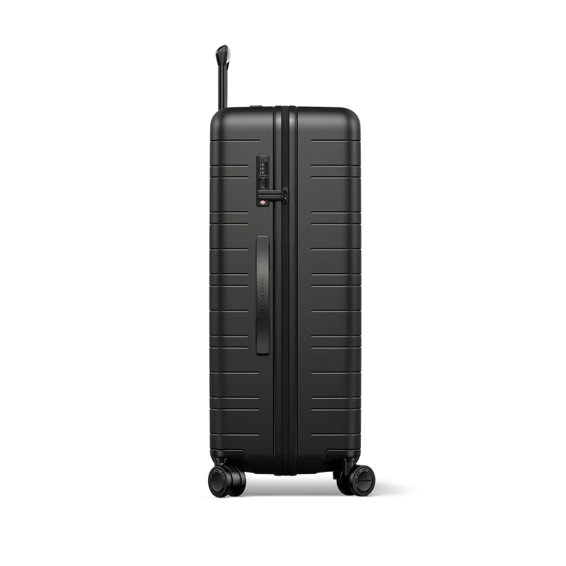 H7 / All Black / Premium Hard Shell / Check-In Size L / Pro