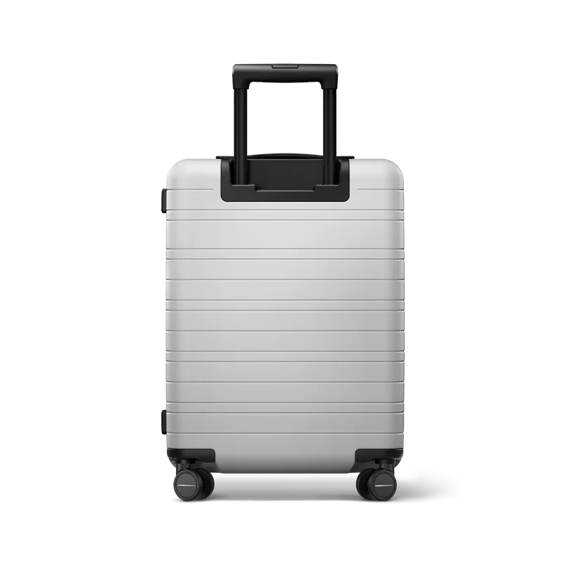 M5 / Light Quartz Grey / Premium Multi Shell / Cabin Size with Front Pocket / Essential