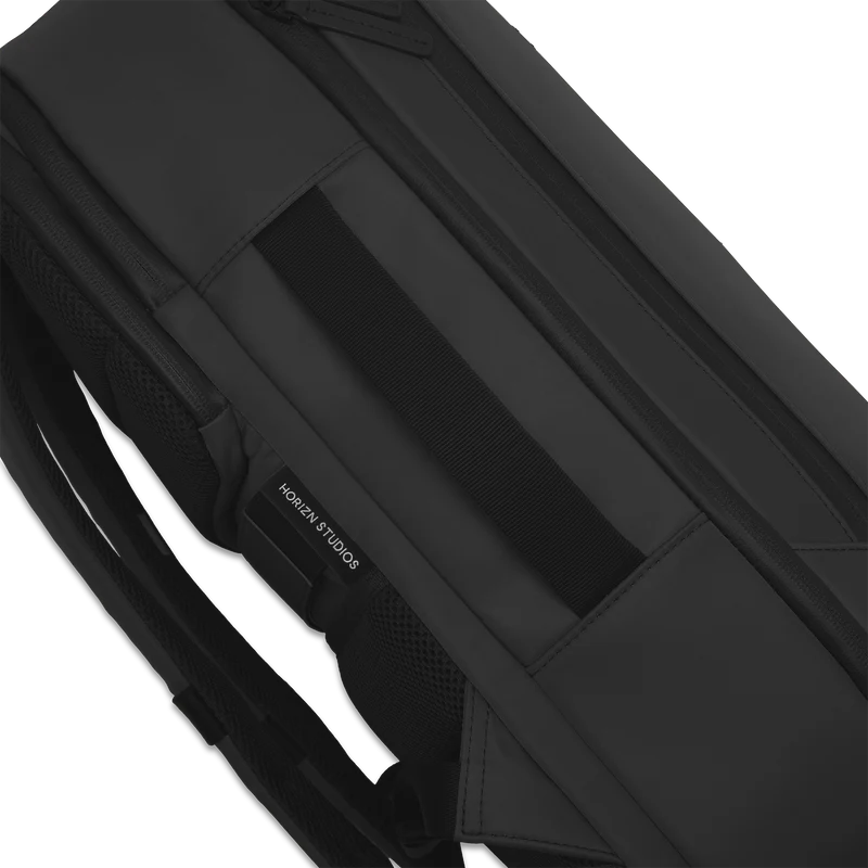 Gion Backpack Travel / All Black / Recycled Nylon